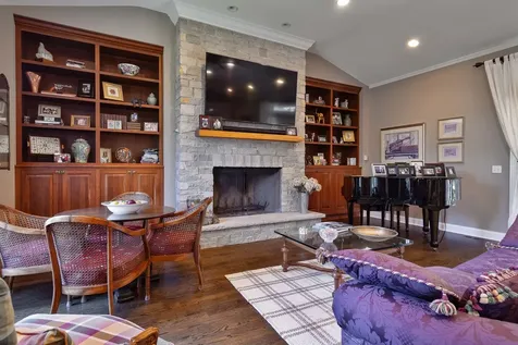 1971 Countryside Drive Libertyville IL 60048