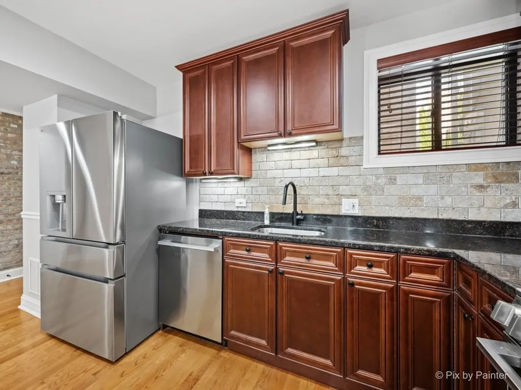 5217 North Winthrop Avenue Chicago IL 60640