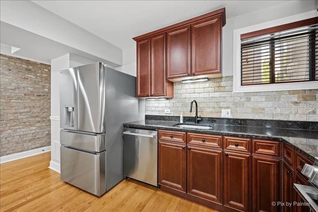 5217 North Winthrop Avenue Chicago IL 60640