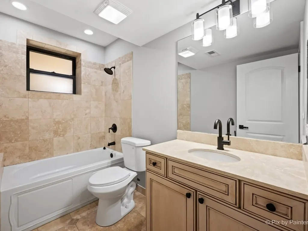 5217 North Winthrop Avenue Chicago IL 60640