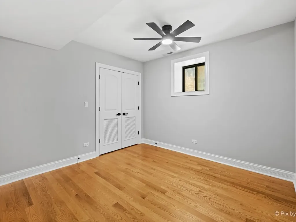 5217 North Winthrop Avenue Chicago IL 60640