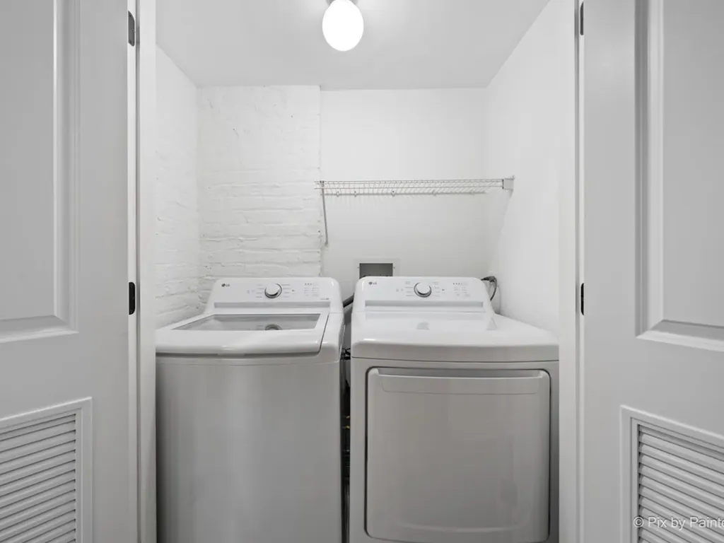 5217 North Winthrop Avenue Chicago IL 60640