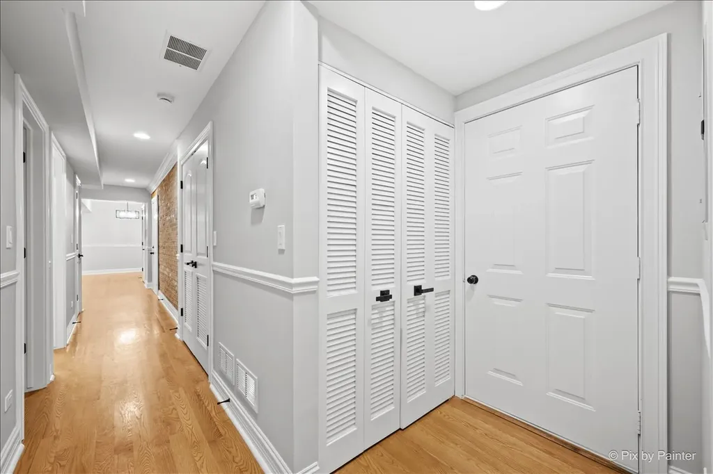 5217 North Winthrop Avenue Chicago IL 60640