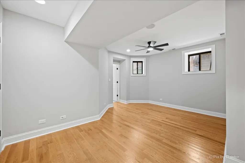 5217 North Winthrop Avenue Chicago IL 60640