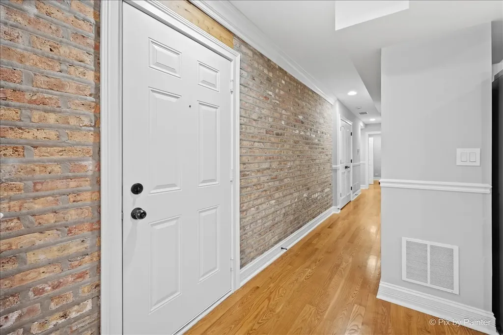 5217 North Winthrop Avenue Chicago IL 60640