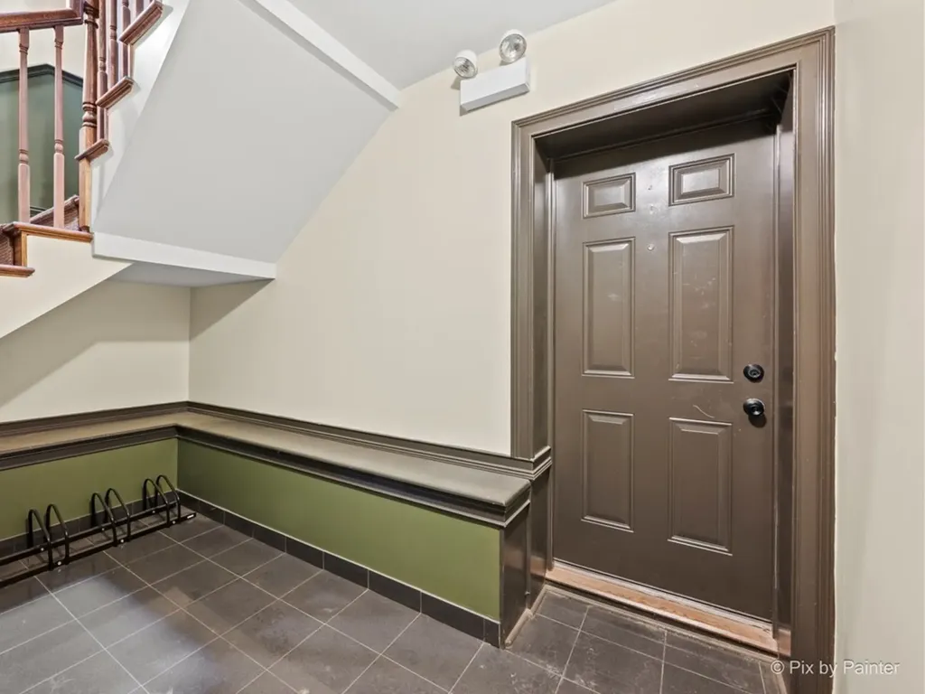5217 North Winthrop Avenue Chicago IL 60640