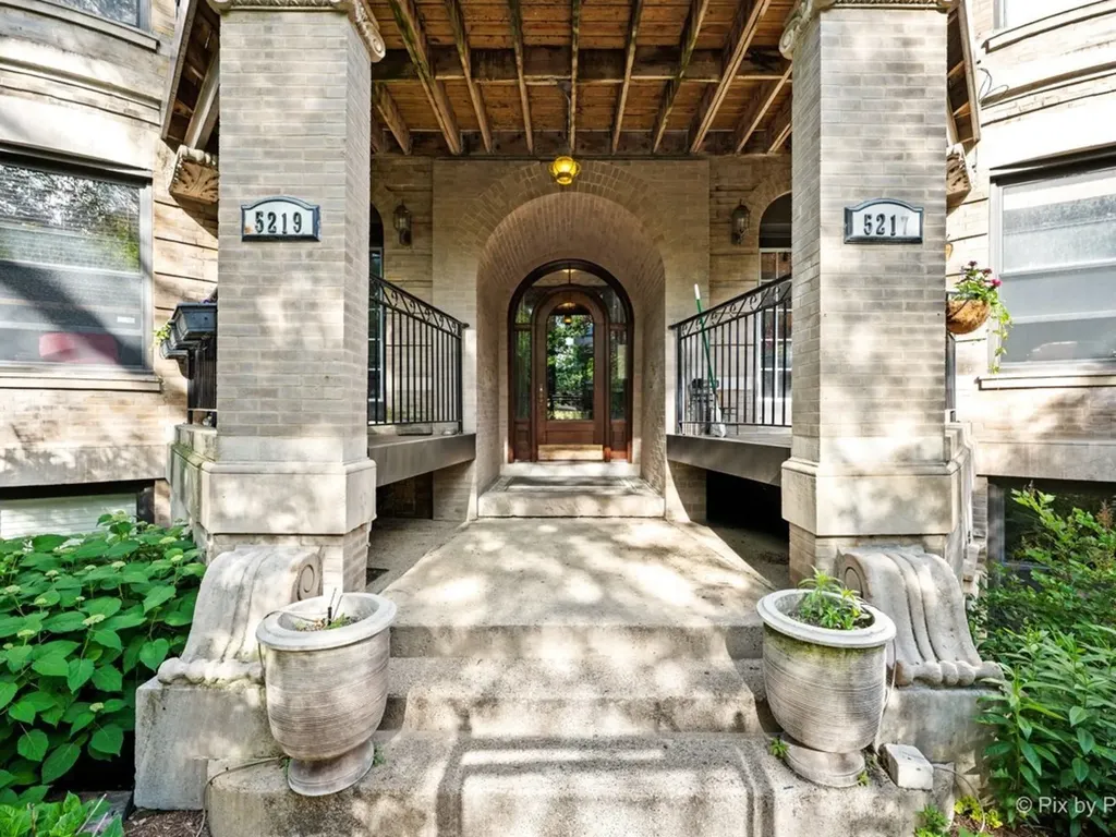 5217 North Winthrop Avenue Chicago IL 60640
