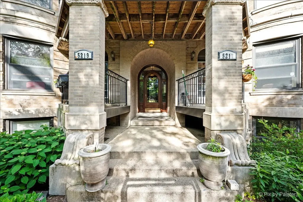 5217 North Winthrop Avenue Chicago IL 60640