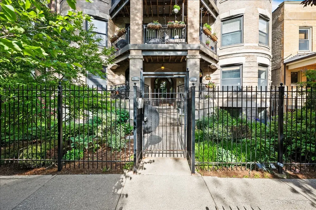 5217 North Winthrop Avenue Chicago IL 60640