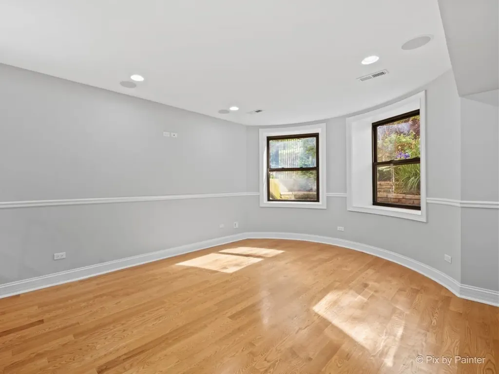 5217 North Winthrop Avenue Chicago IL 60640