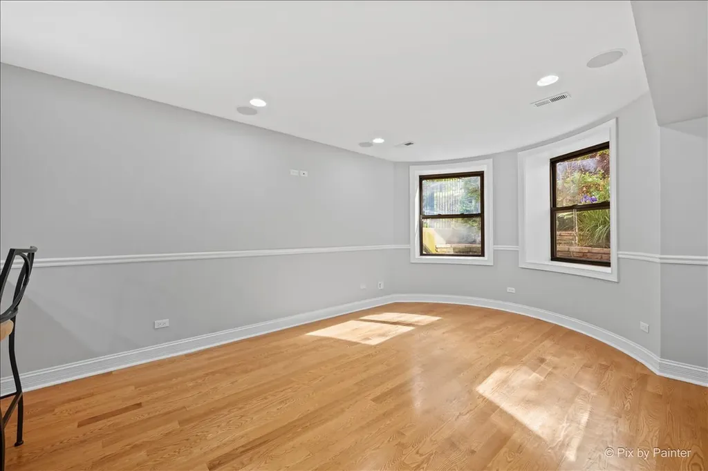 5217 North Winthrop Avenue Chicago IL 60640