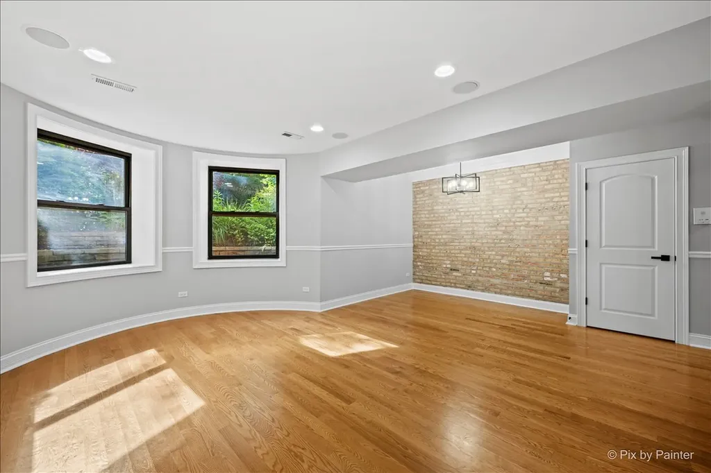 5217 North Winthrop Avenue Chicago IL 60640