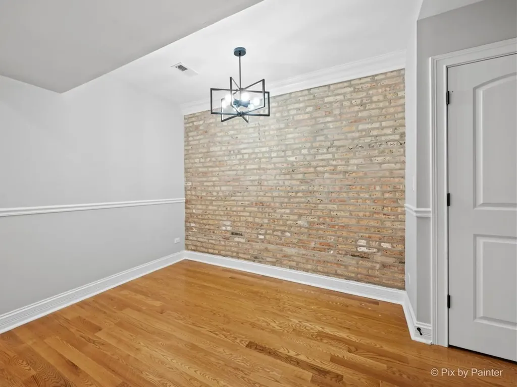 5217 North Winthrop Avenue Chicago IL 60640