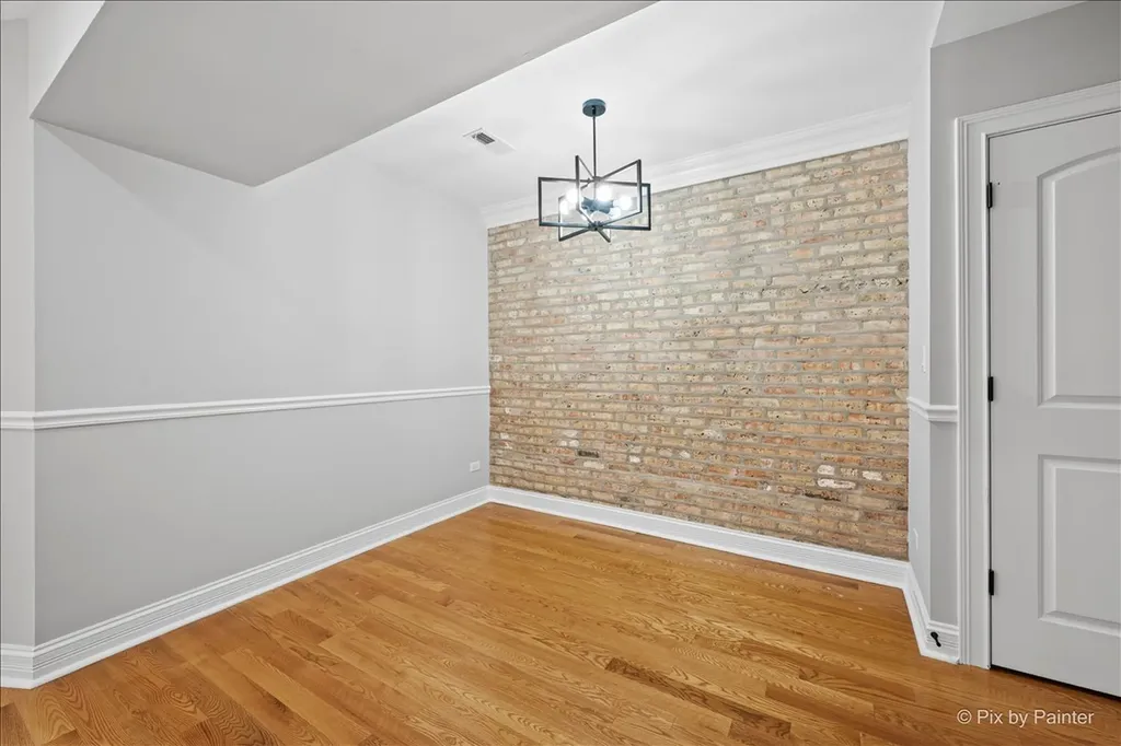 5217 North Winthrop Avenue Chicago IL 60640