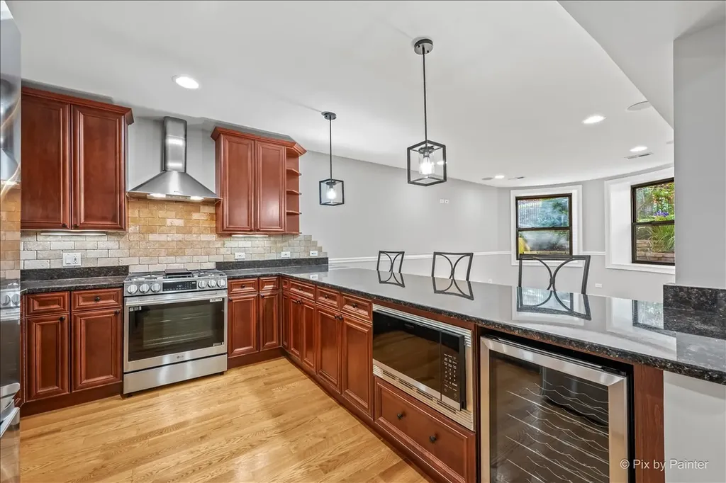 5217 North Winthrop Avenue Chicago IL 60640