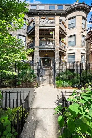 5217 North Winthrop Avenue Chicago IL 60640