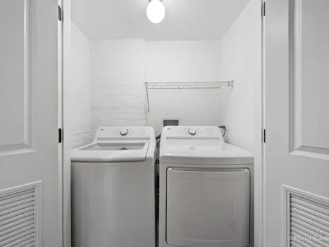 5217 North Winthrop Avenue Chicago IL 60640