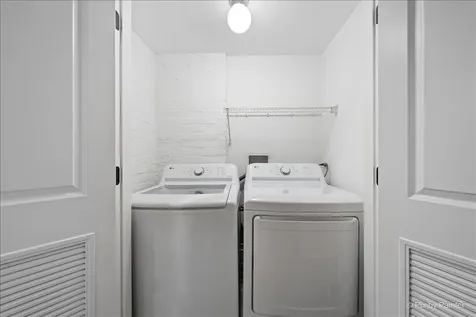 5217 North Winthrop Avenue Chicago IL 60640