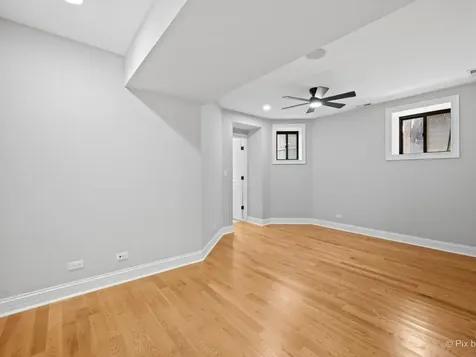5217 North Winthrop Avenue Chicago IL 60640