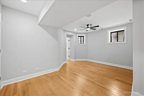 5217 North Winthrop Avenue Chicago IL 60640