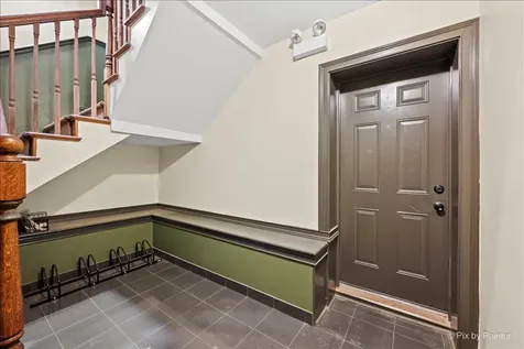 5217 North Winthrop Avenue Chicago IL 60640