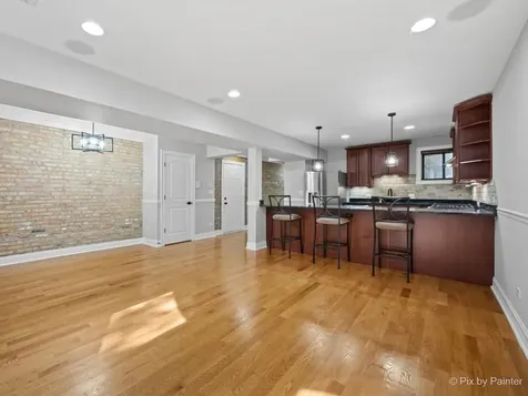 5217 North Winthrop Avenue Chicago IL 60640