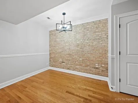 5217 North Winthrop Avenue Chicago IL 60640