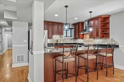 5217 North Winthrop Avenue Chicago IL 60640