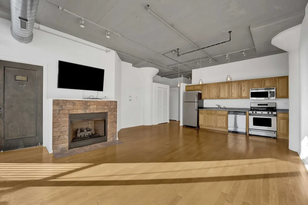 1525 South Sangamon Street Chicago IL 60608