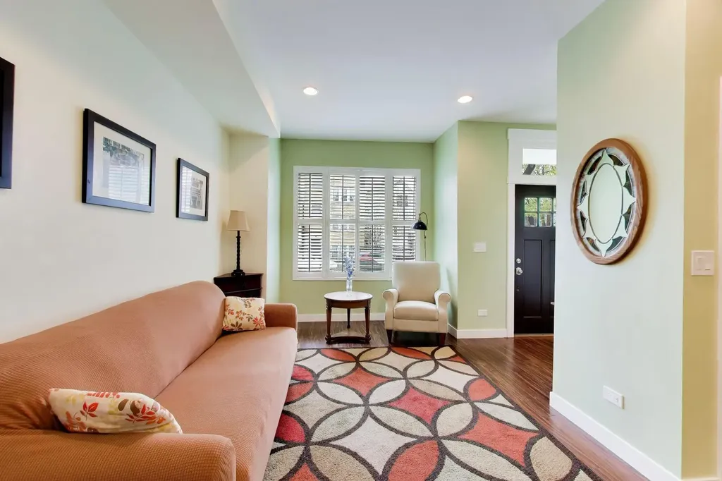 3526 West Mclean Avenue Chicago IL 60647