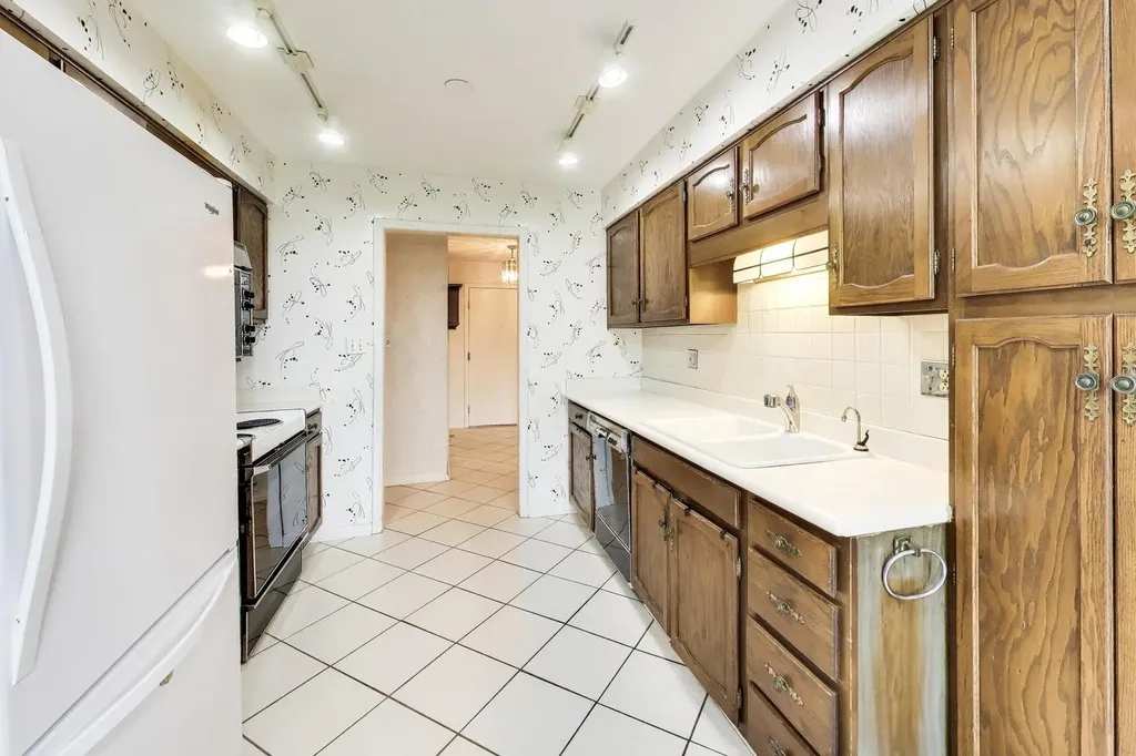 9558 Gross Point Road Skokie IL 60076