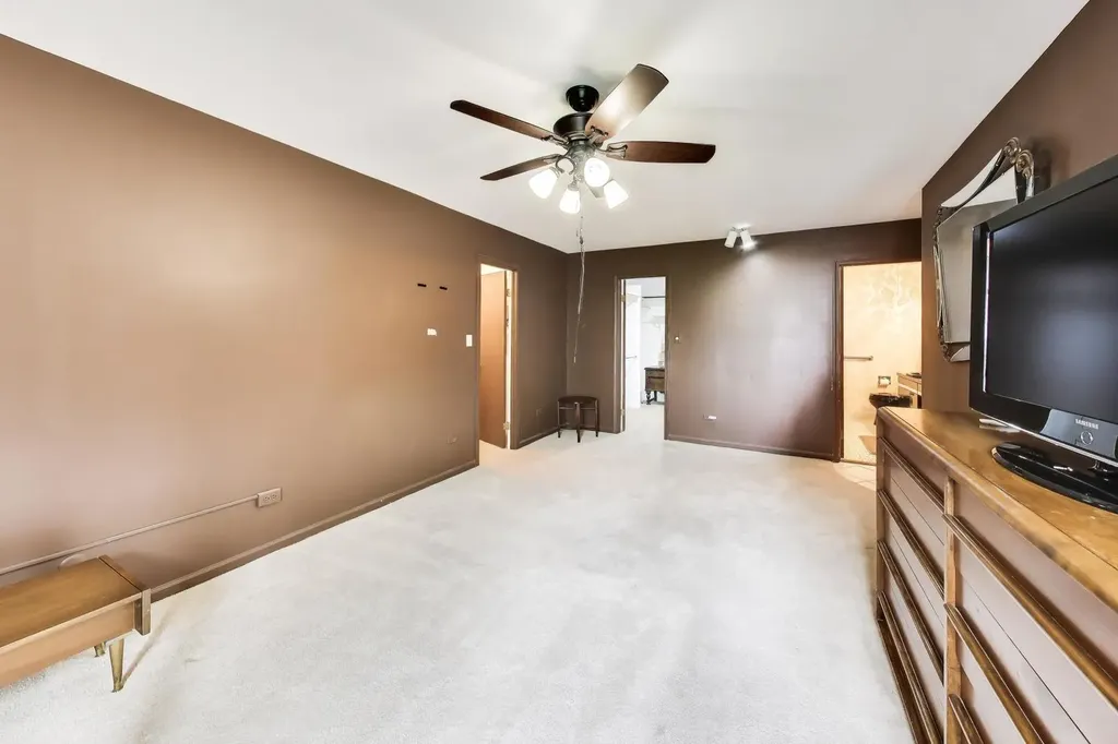 9558 Gross Point Road Skokie IL 60076