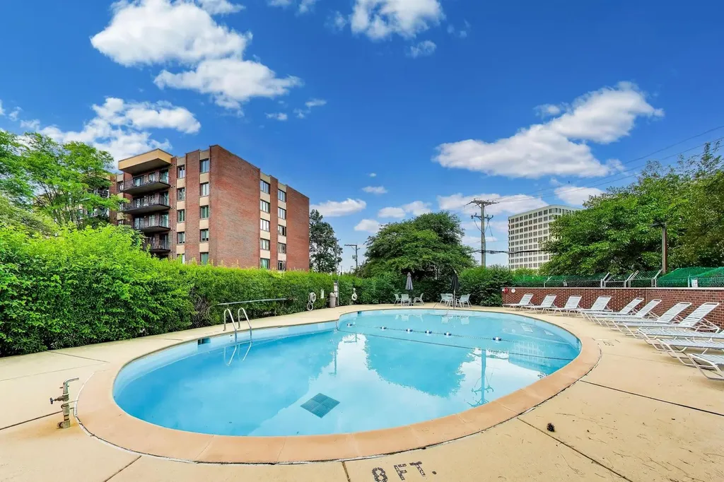 9558 Gross Point Road Skokie IL 60076