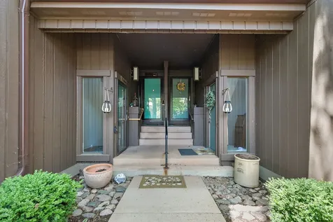256 Thornhill Lane Lake Barrington IL 60010