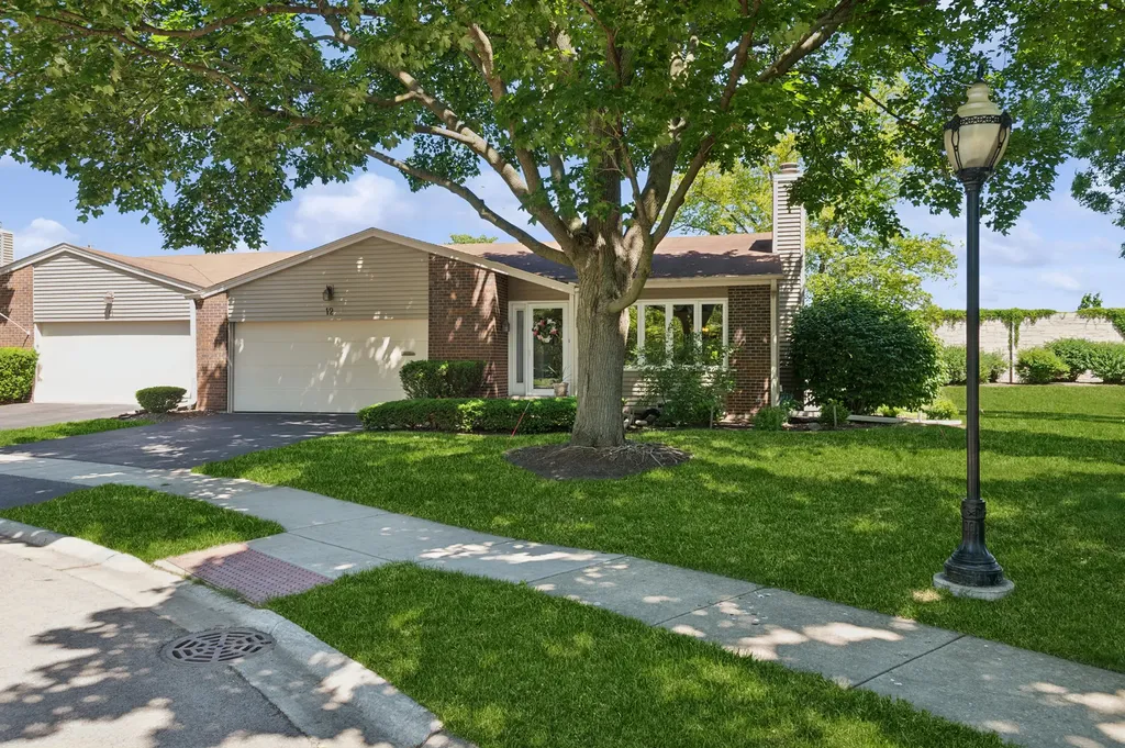 12 Pebblewood Trail Naperville IL 60563