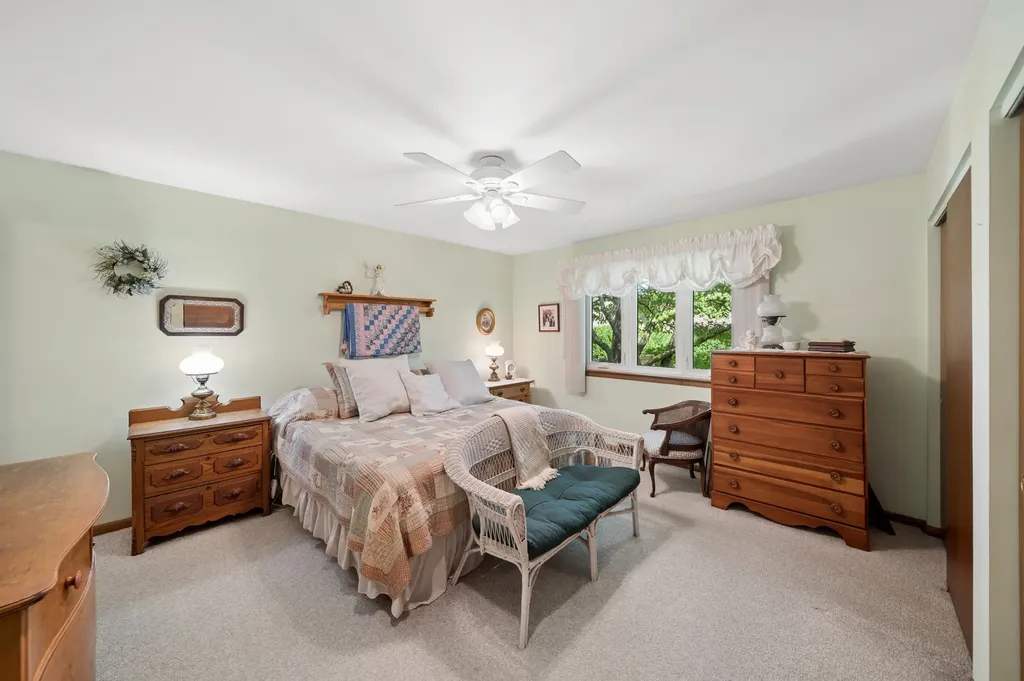 12 Pebblewood Trail Naperville IL 60563