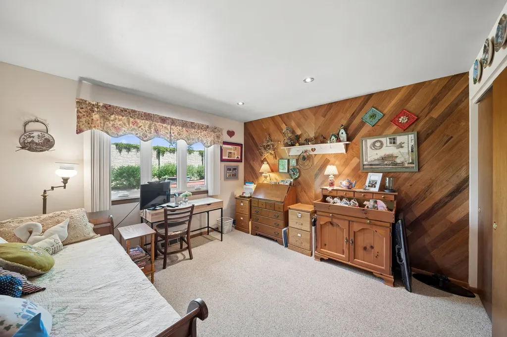 12 Pebblewood Trail Naperville IL 60563