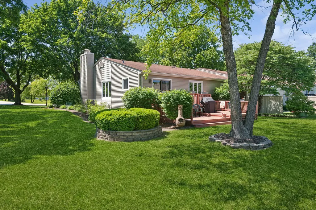 12 Pebblewood Trail Naperville IL 60563