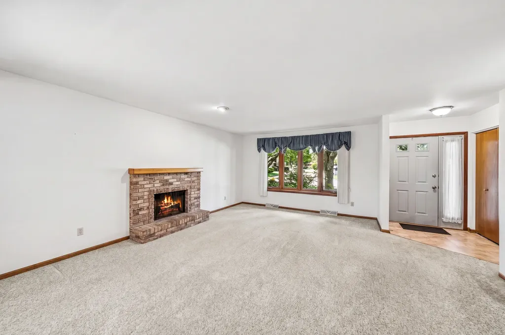 12 Pebblewood Trail Naperville IL 60563