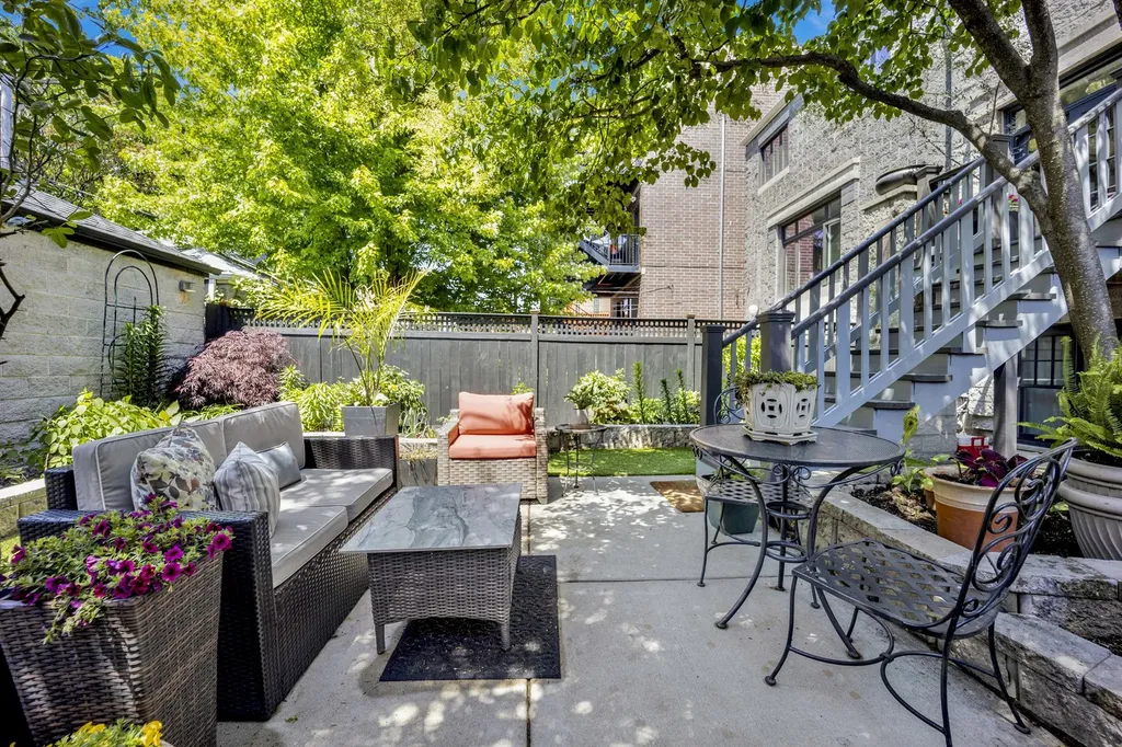 828 South Bell Avenue Chicago IL 60612