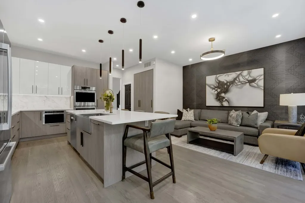 828 South Bell Avenue Chicago IL 60612