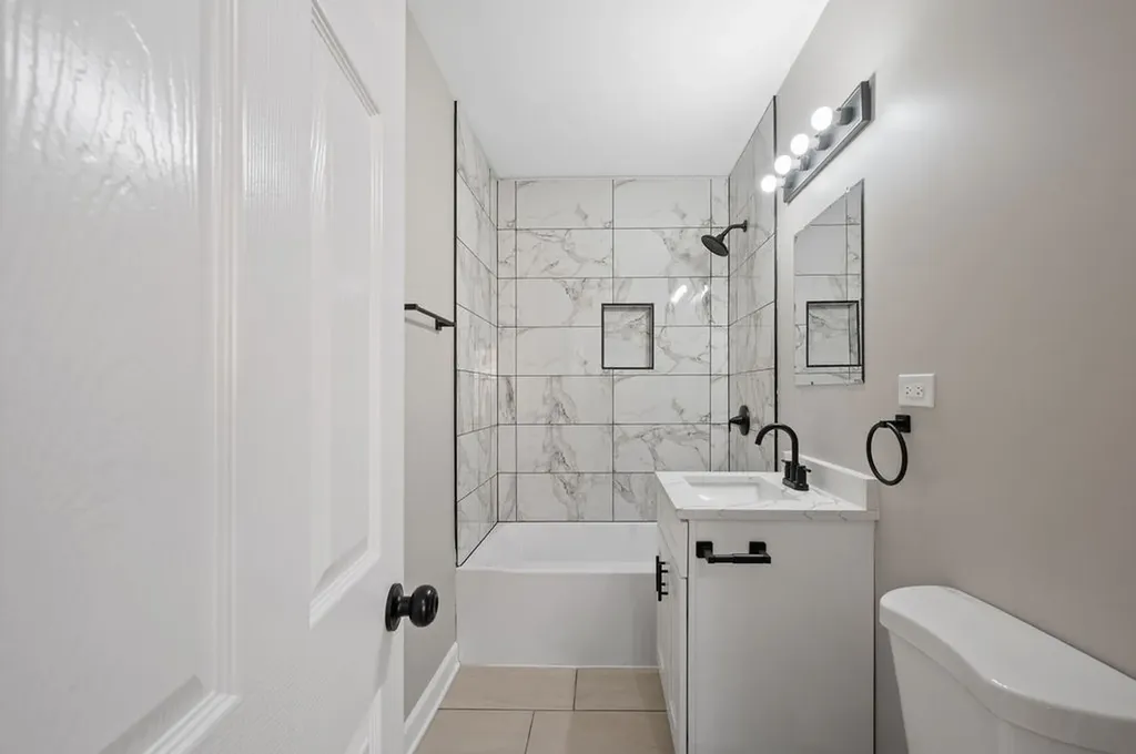 8613 South Colfax Avenue Chicago IL 60617