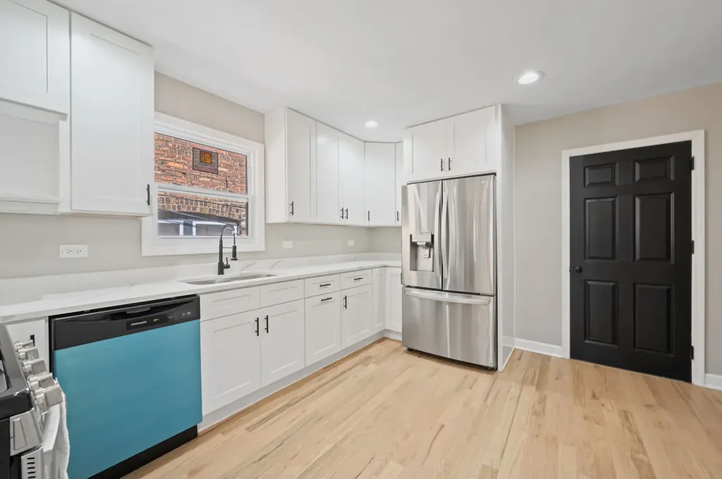 8613 South Colfax Avenue Chicago IL 60617