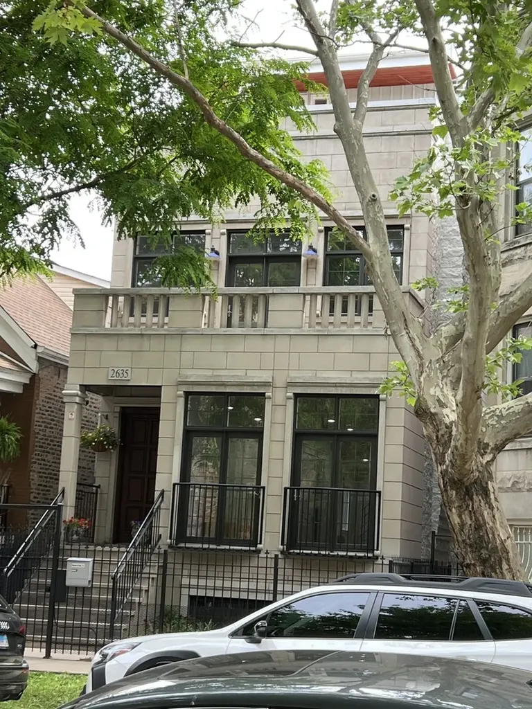 2635 West Iowa Street Chicago IL 60622