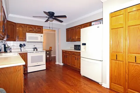 1017 Mayfair Drive Libertyville IL 60048