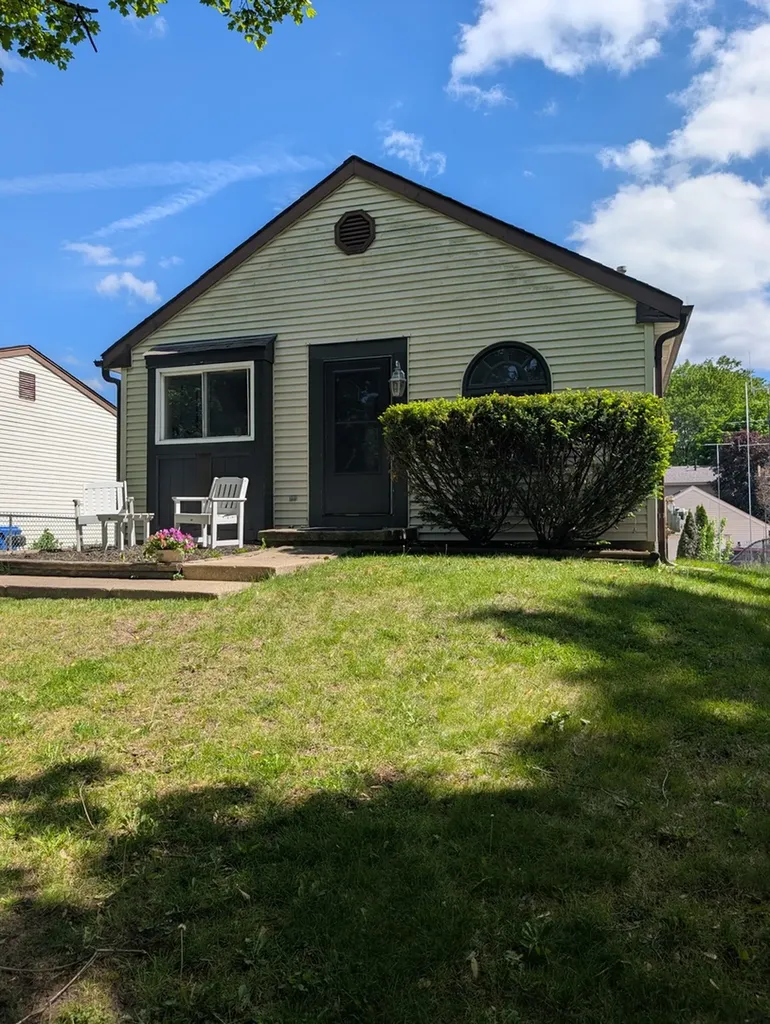 904 Britta Lane Geneva IL 60134