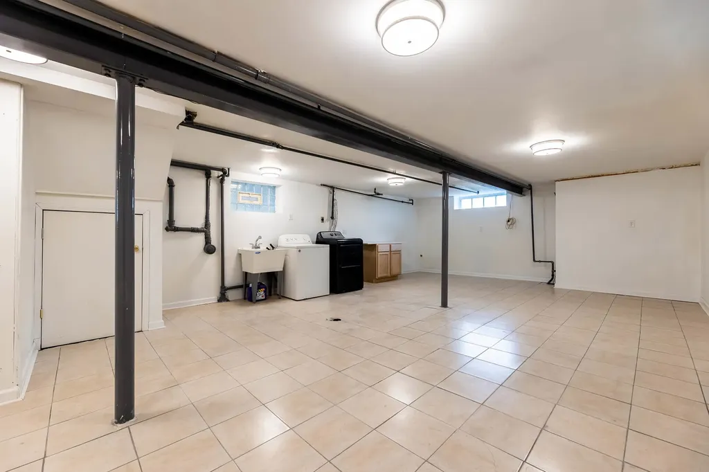 6519 South Oakley Avenue Chicago IL 60636