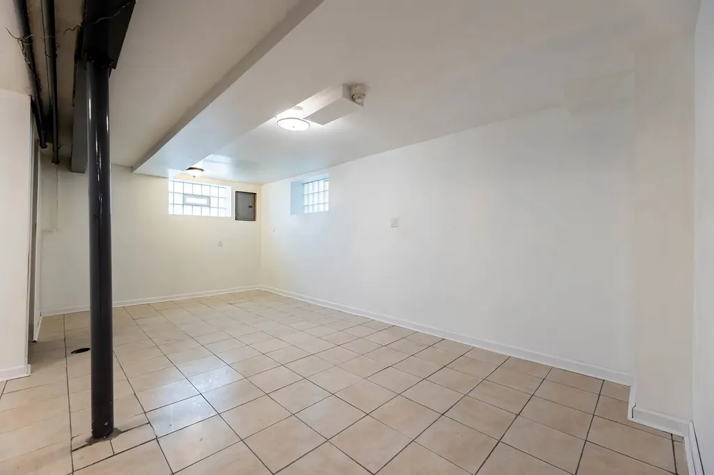 6519 South Oakley Avenue Chicago IL 60636