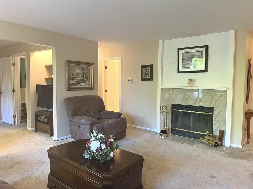 27 Exeter Court Naperville IL 60565