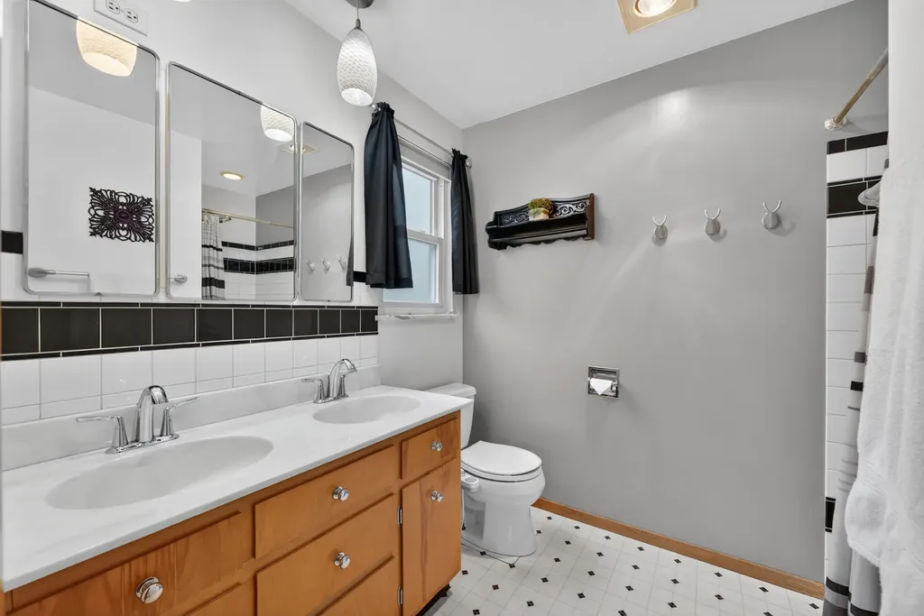 28W075 Aurora Avenue Naperville IL 60540
